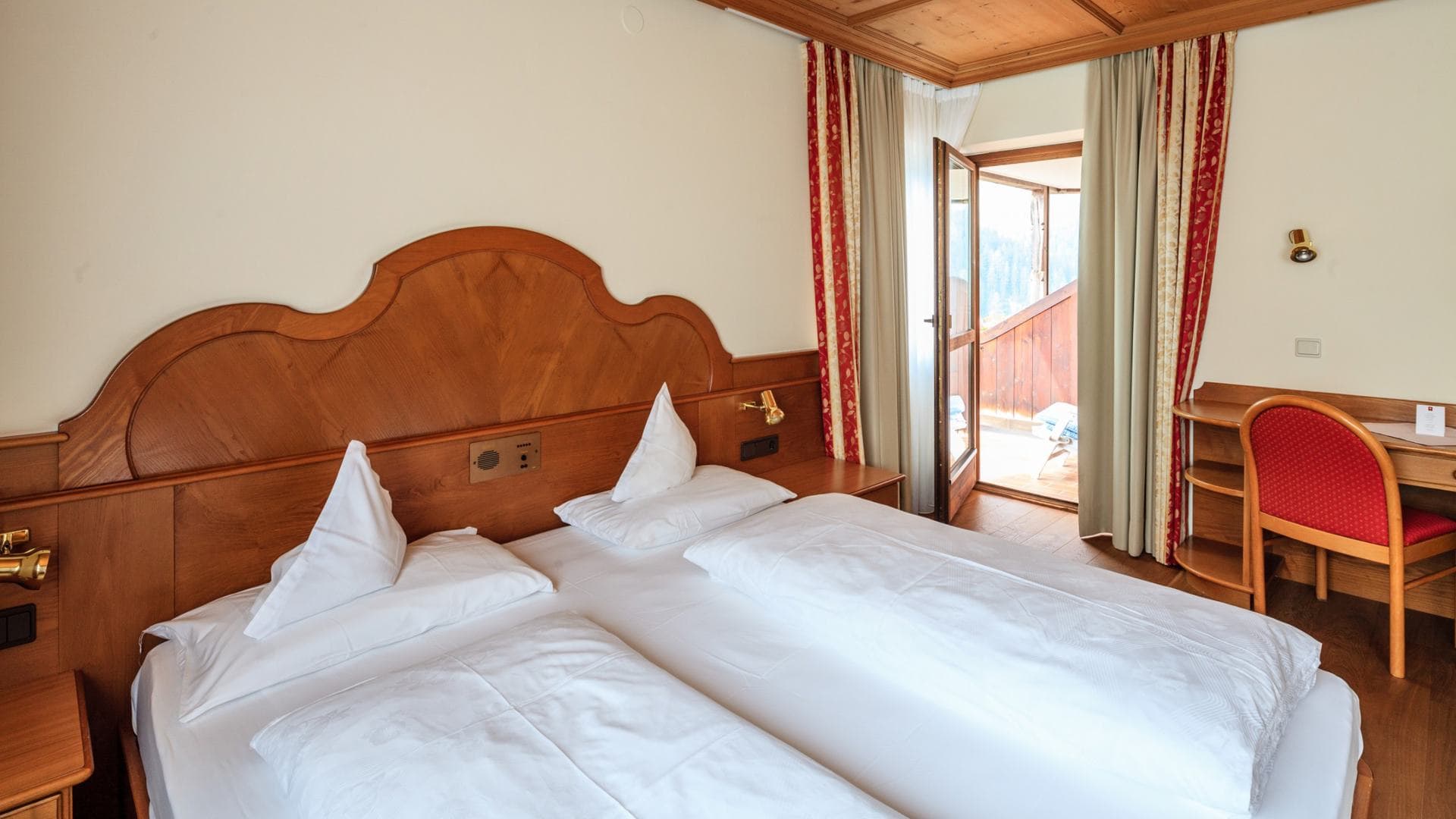 Doppelbettzimmer im Hotel mit "Col Alto Blick" - Bild 2