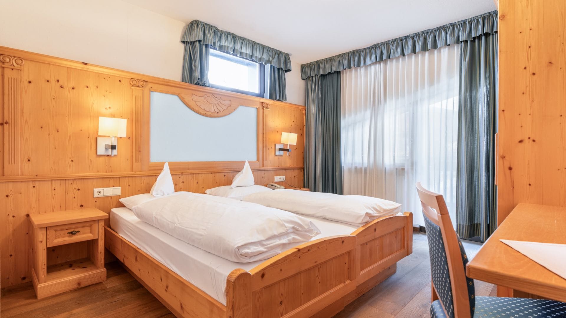 Doppelbettzimmer im Hotel mit "Col Alto Blick" - Bild 3