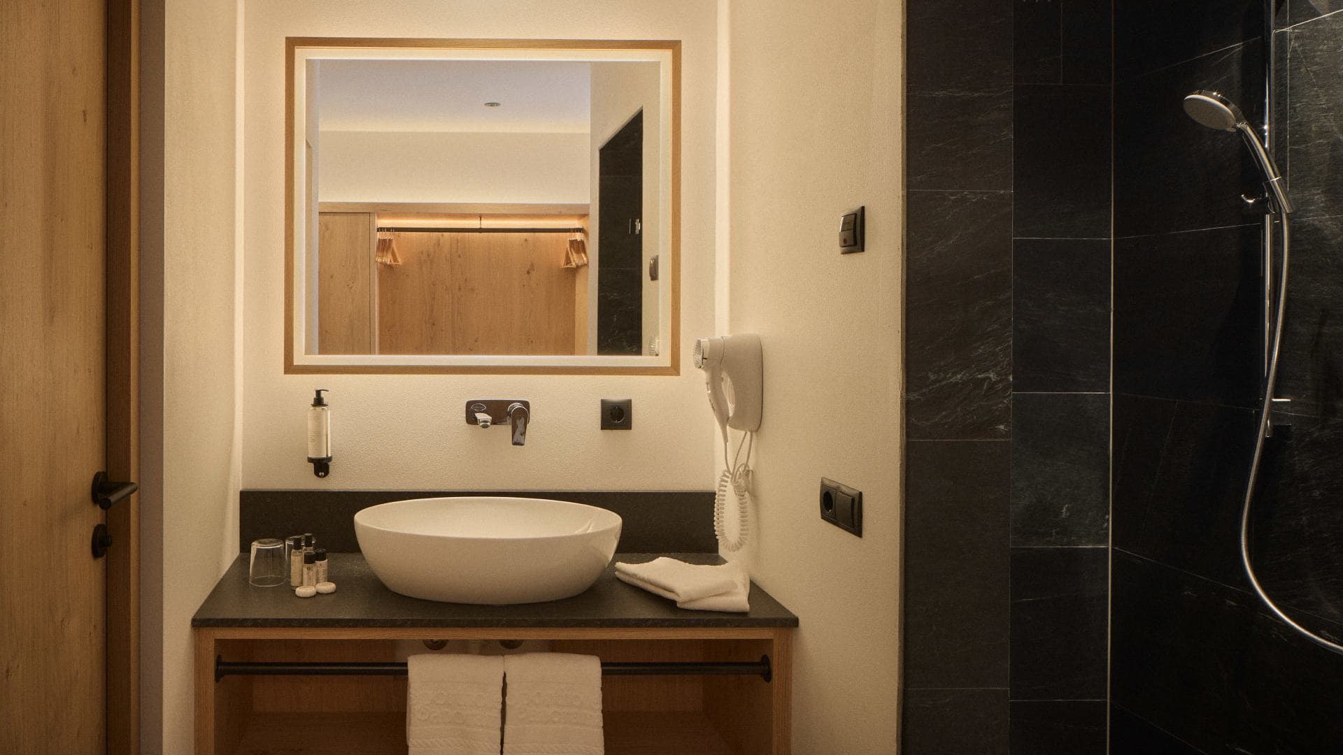 Doppelzimmer im Hotel "Deluxe Panorama" - Bild 3