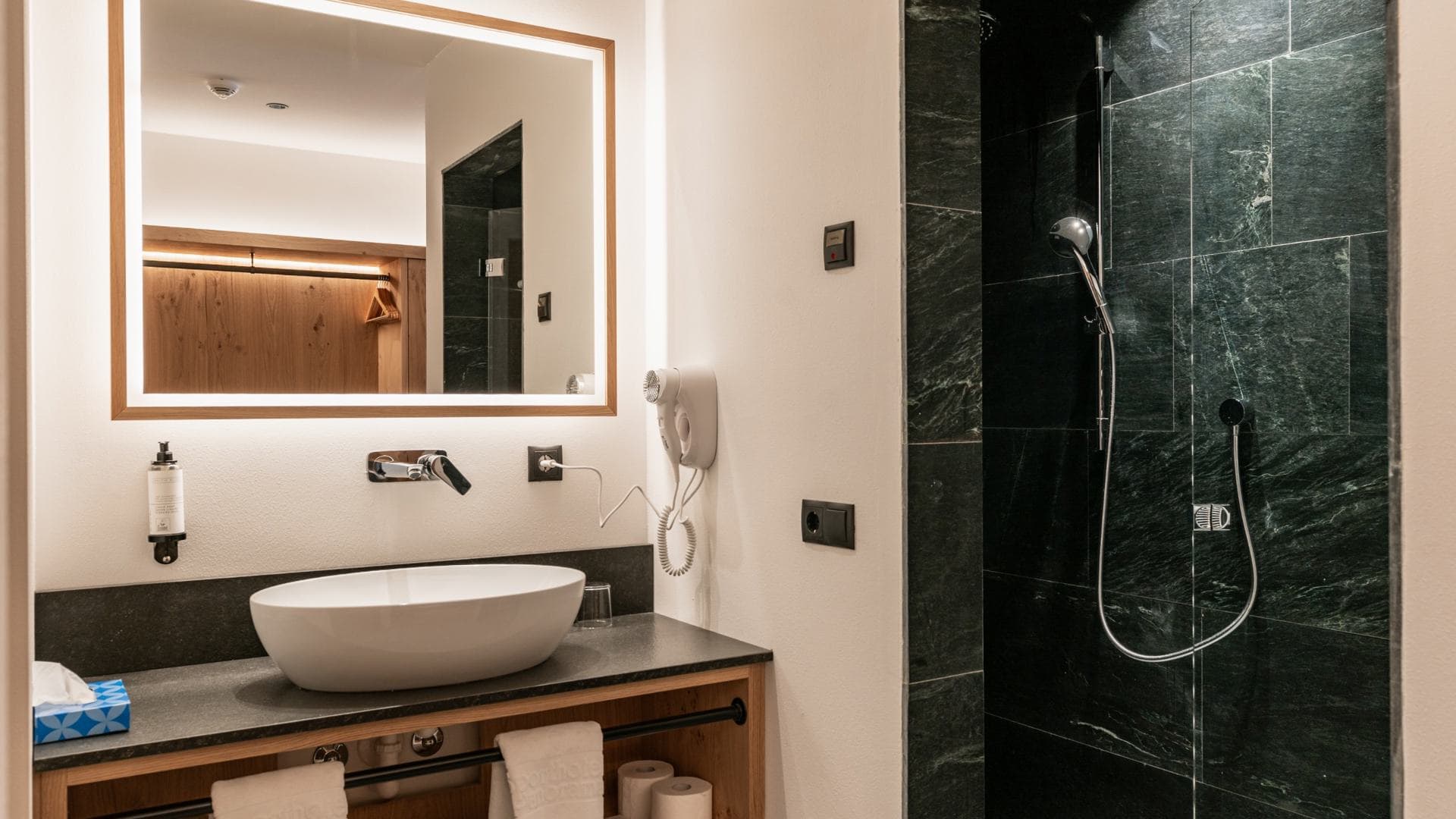 Doppelzimmer im Hotel "Deluxe Panorama" - Bild 7