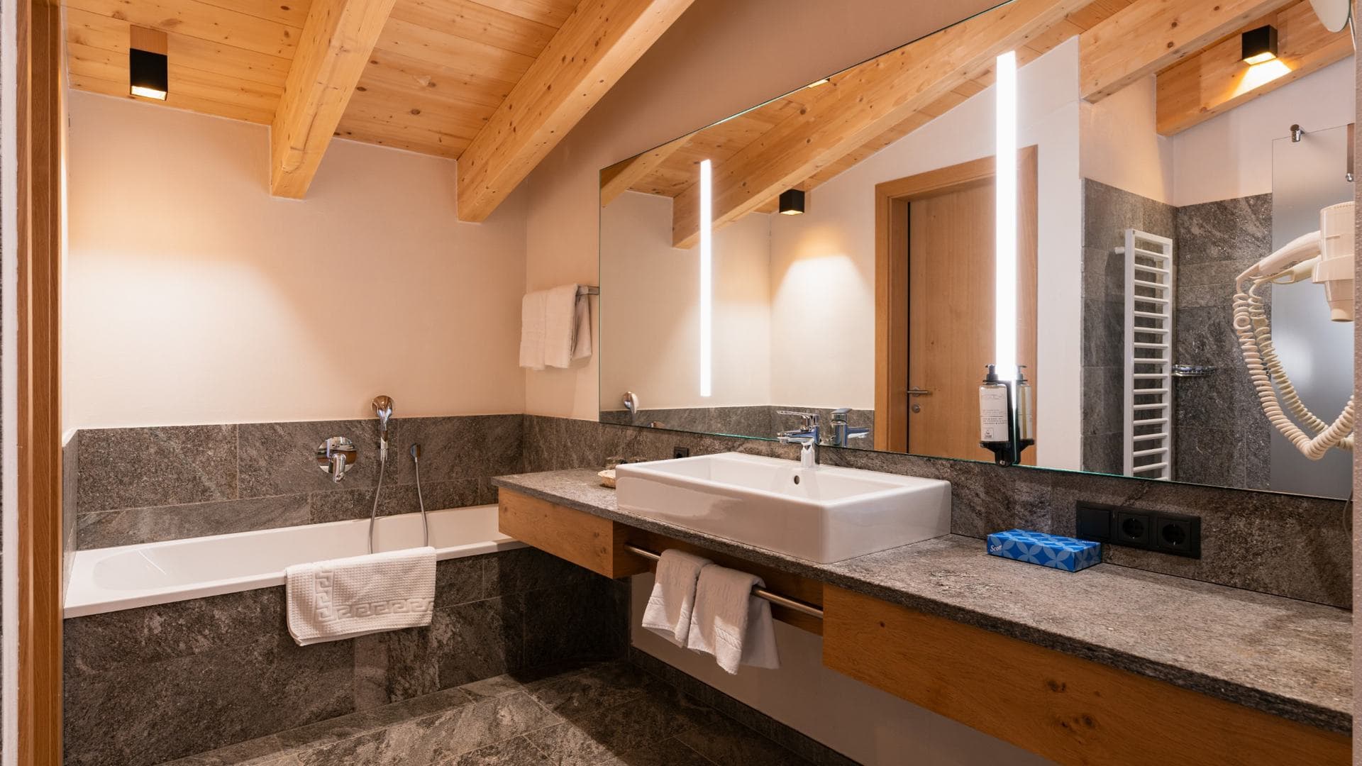 Panorama superior Family Suite - Bild 8