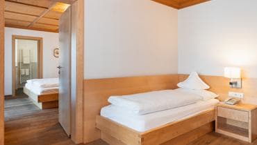 1 Doppelzimmer + 1 Einzelzimmer mit Verbindungstür